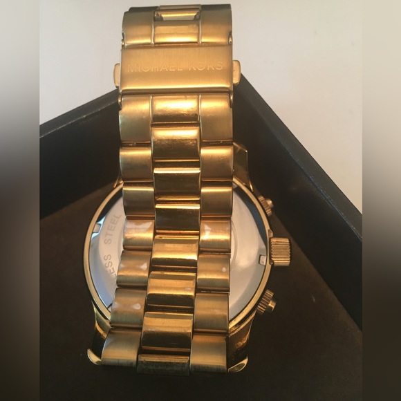 Michael Kors gold oversized runway watch - Picture 5 of 5